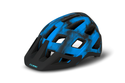 Ein CUBE Helm BADGER / MTB Enduro Helm von Cube, in blau und schwarz mit mehreren Belüftungsöffnungen und einem gebrandeten Frontvisier, steht auf einem schlichten weißen Hintergrund.