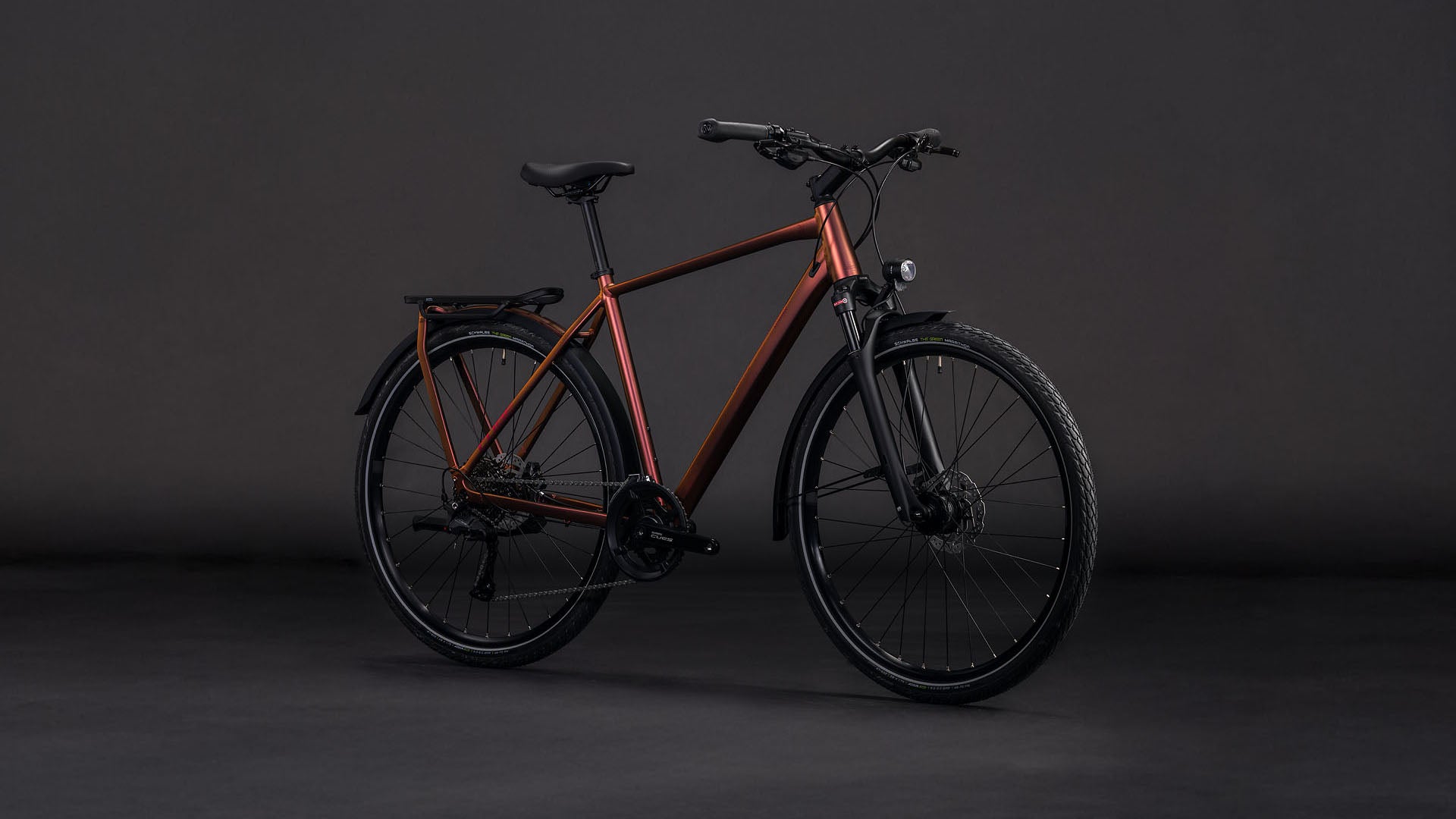 Produktbild: Cube Kathmandu Pro sunglow´n´prizm, Schrägansicht (schwarzer Hintergrund)