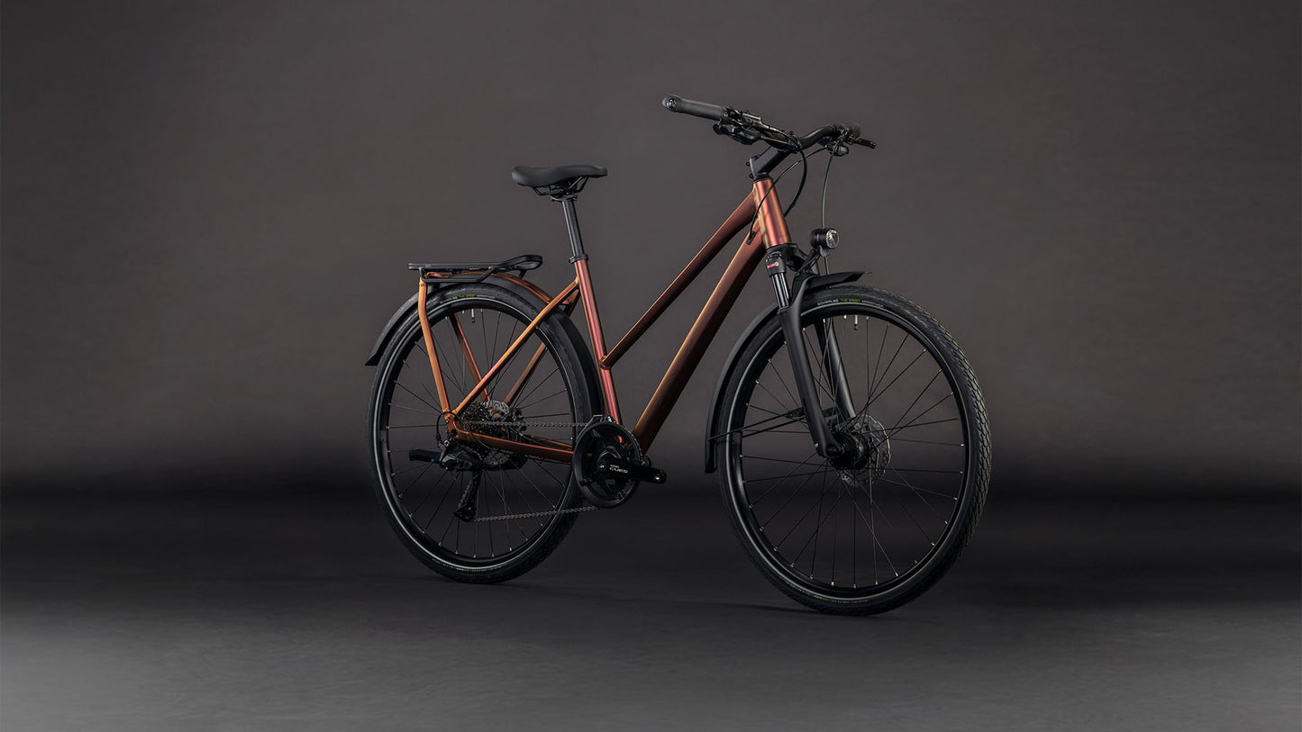 Produktbild: Cube Kathmandu Pro sunglow´n´prizm, Schrägansicht (schwarzer Hintergrund)