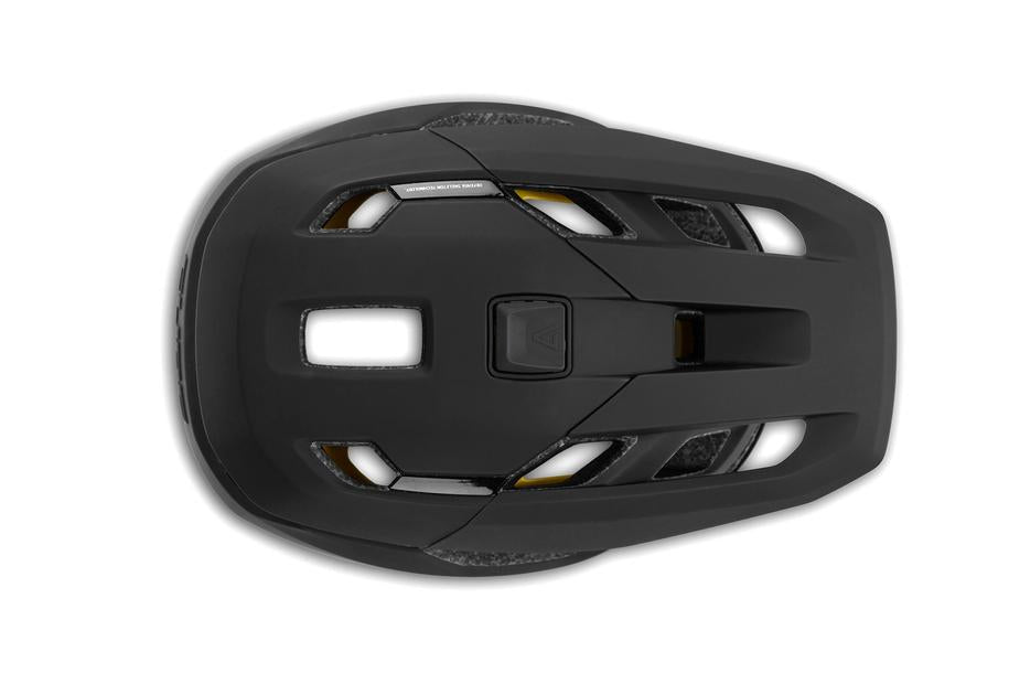Draufsicht auf den CUBE Helm TROOPER / MTB Enduro Helm von Cube in schwarz, mit mehreren rechteckigen und sechseckigen Belüftungsöffnungen und einem schlanken, aerodynamischen Design auf weißem Hintergrund.