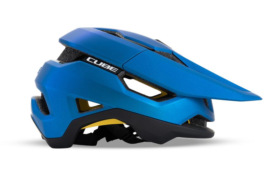 Der Cube CUBE Helm TROOPER in Blau verfügt über ein Visier, MIPS-Technologie, schwarz-gelbe Innengurte und große Belüftungskanäle. Im Seitenprofil auf weißem Hintergrund dargestellt.