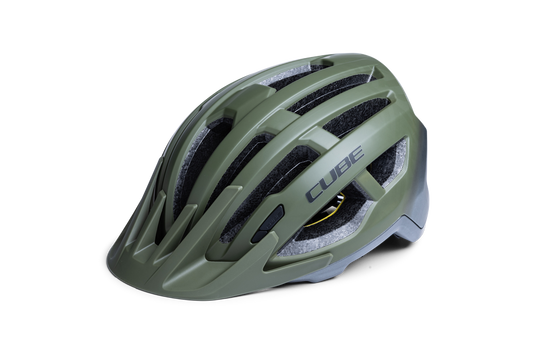 Der CUBE Helm OFFPATH grün / MTB Race Helm von Cube hat ein mattes grünes Finish, schwarze Belüftungsschlitze und Innenpolsterung, Double-In-Mould-Konstruktion für Langlebigkeit und ein auffälliges CUBE Branding. Er wird auf einem schlichten weißen Hintergrund angezeigt.