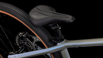 CUBE Flying Circus Dirtbike 2027, Sattel und Sitzposition