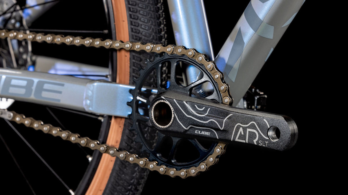 CUBE Flying Circus 240 Dirtbike 2027, Sattel und Sitzposition