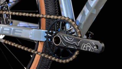 CUBE Flying Circus 240 Dirtbike 2027, Sattel und Sitzposition