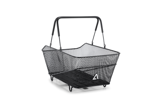 Der cube ACID Gepäckträgerkorb 30 Trunk RILink 2.0 ist ein rechteckiger Korb aus schwarzem Metallgeflecht mit zwei Griffen und kleinen Füßen, der ein Volumen von 30 Litern bietet und auf einem schlichten weißen Hintergrund abgebildet ist.