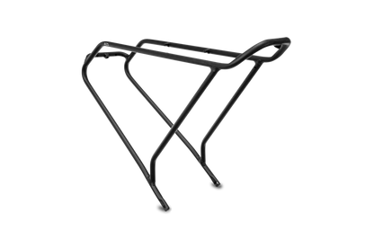 Der ACID Gepäckträger SIC RAIL 29" schwarz ist ein minimalistischer, röhrenförmiger Metallgepäckträger mit zwei Befestigungsbeinen. Erhältlich im CUBE Store Goslar und Göttingen. Marke: ACID. Abgebildet isoliert auf weißem Hintergrund.