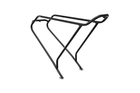Der ACID Gepäckträger SIC RAIL 29" schwarz ist ein minimalistischer, röhrenförmiger Metallgepäckträger mit zwei Befestigungsbeinen. Erhältlich im CUBE Store Goslar und Göttingen. Marke: ACID. Abgebildet isoliert auf weißem Hintergrund.
