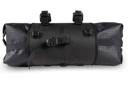 Die ACID Lenkertasche PACK PRO 15 schwarz ist eine zylindrische Lenkertasche mit verstellbaren Riemen, Schnallen und einem Rolltop-Verschluss zur sicheren, wasserdichten Aufbewahrung von ACID - ideal für Radtouren in Goslar oder quer durch Niedersachsen.