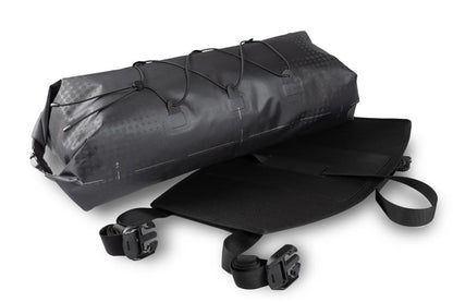 Die ACID Lenkertasche PACK PRO 15 schwarz ist eine wasserdichte Lenkertasche mit verstellbaren Riemen, Bungee-Kordeln und abnehmbarem Tragegurt für den sicheren Transport der Ausrüstung - perfekt für Radtouren rund um Goslar.