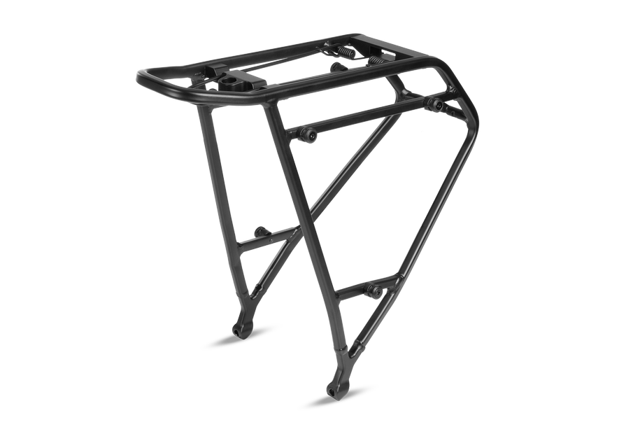 Der ACID Gepäckträger SIC 2.0 RILink 24-26 ist ein schwarzer Aluminium-Heckgepäckträger für 24-26" Fahrräder mit SIC 2.0 RILink-Hardware, diagonalen Stützstreben und einer flachen Plattform mit Federklemmen. Abgebildet auf einem weißen Hintergrund von ACID.