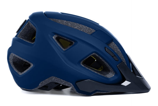 Der Cube CUBE Helm FLEET blue / All Terrain Helm ist ein blauer Fahrradhelm mit mehreren Belüftungslöchern, schwarzen und grauen Akzenten und aerodynamischer In-Mold-Konstruktion, dargestellt im Seitenprofil vor weißem Hintergrund.