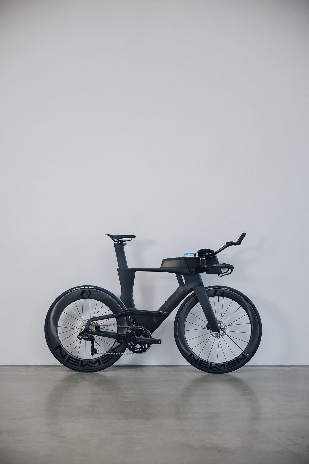 Cube Aerium C:68X Race carbon´n´chrome 2027 – Triathlonrad – Seitenansicht 1