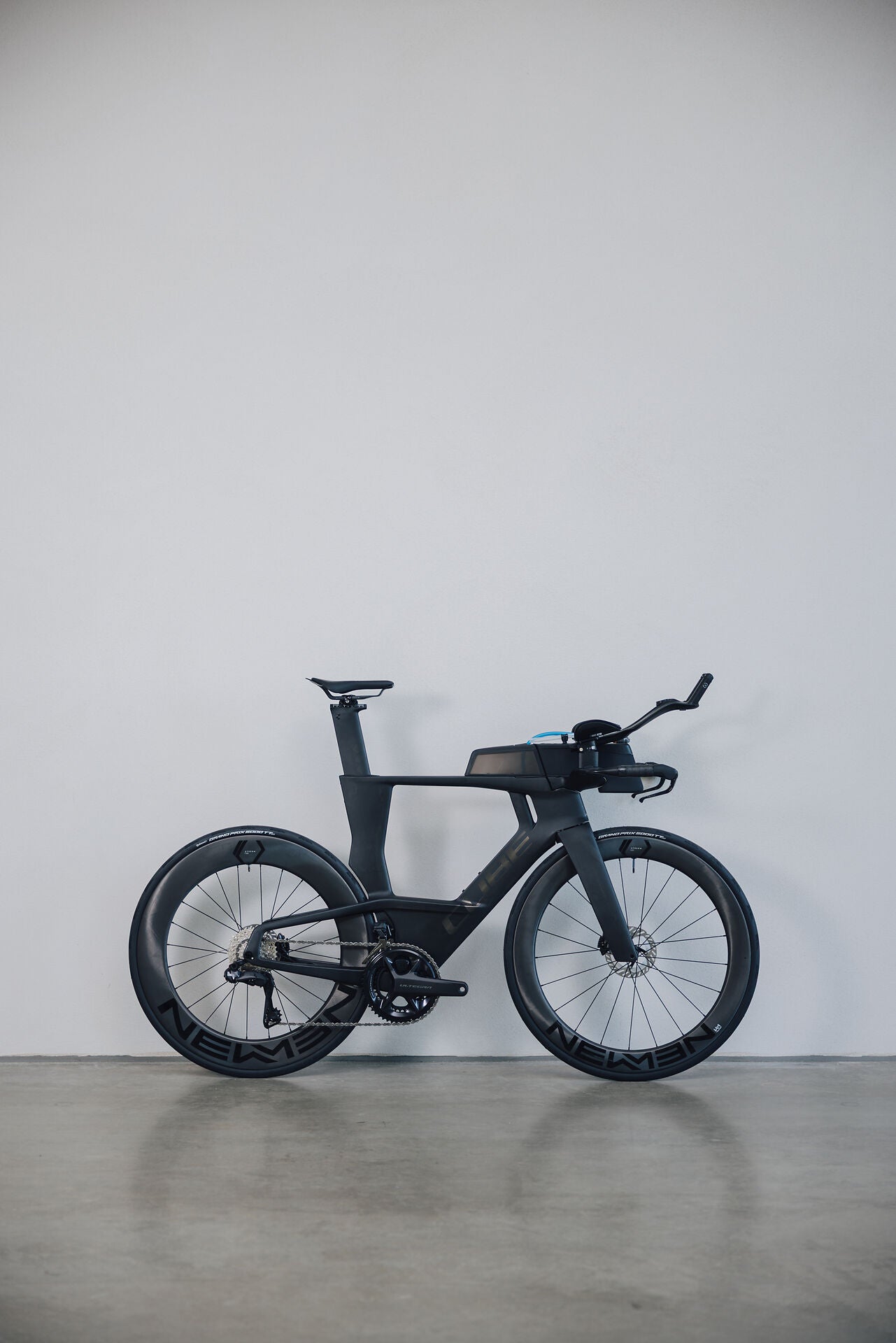 Cube Aerium C:68X Race carbon´n´chrome 2027 – Triathlonrad – Seitenansicht 1