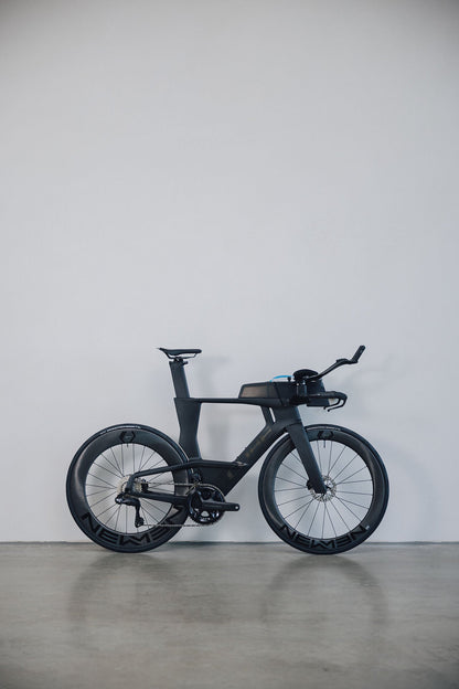 Cube Aerium C:68X Race carbon´n´chrome 2027 – Triathlonrad – Seitenansicht 1
