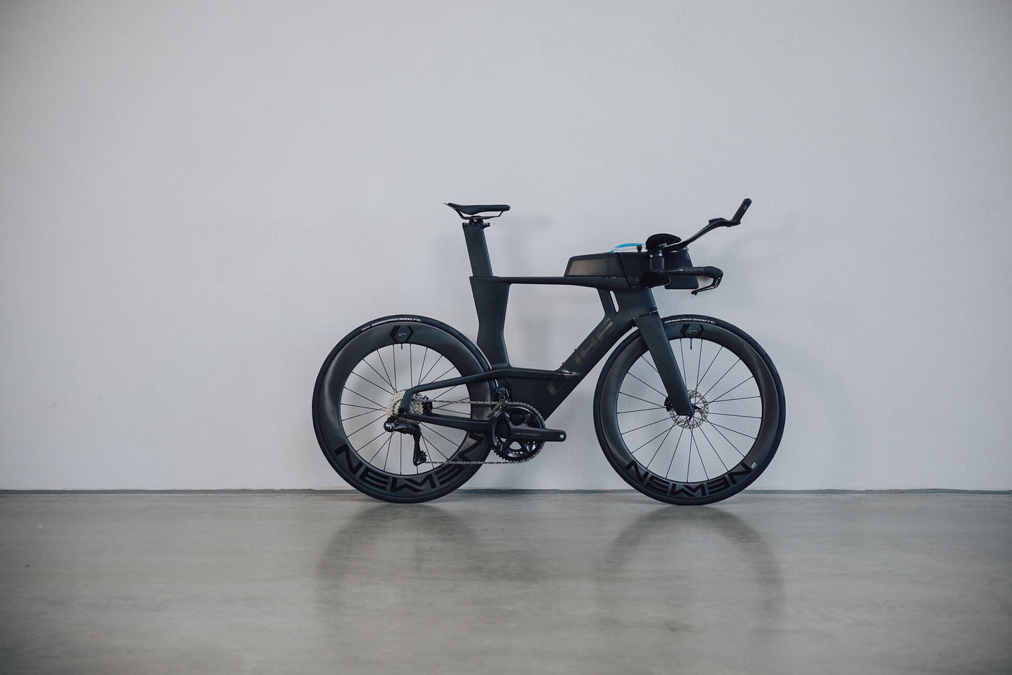 Cube Aerium C:68X Race carbon´n´chrome 2027 – Triathlonrad – Seitenansicht 2