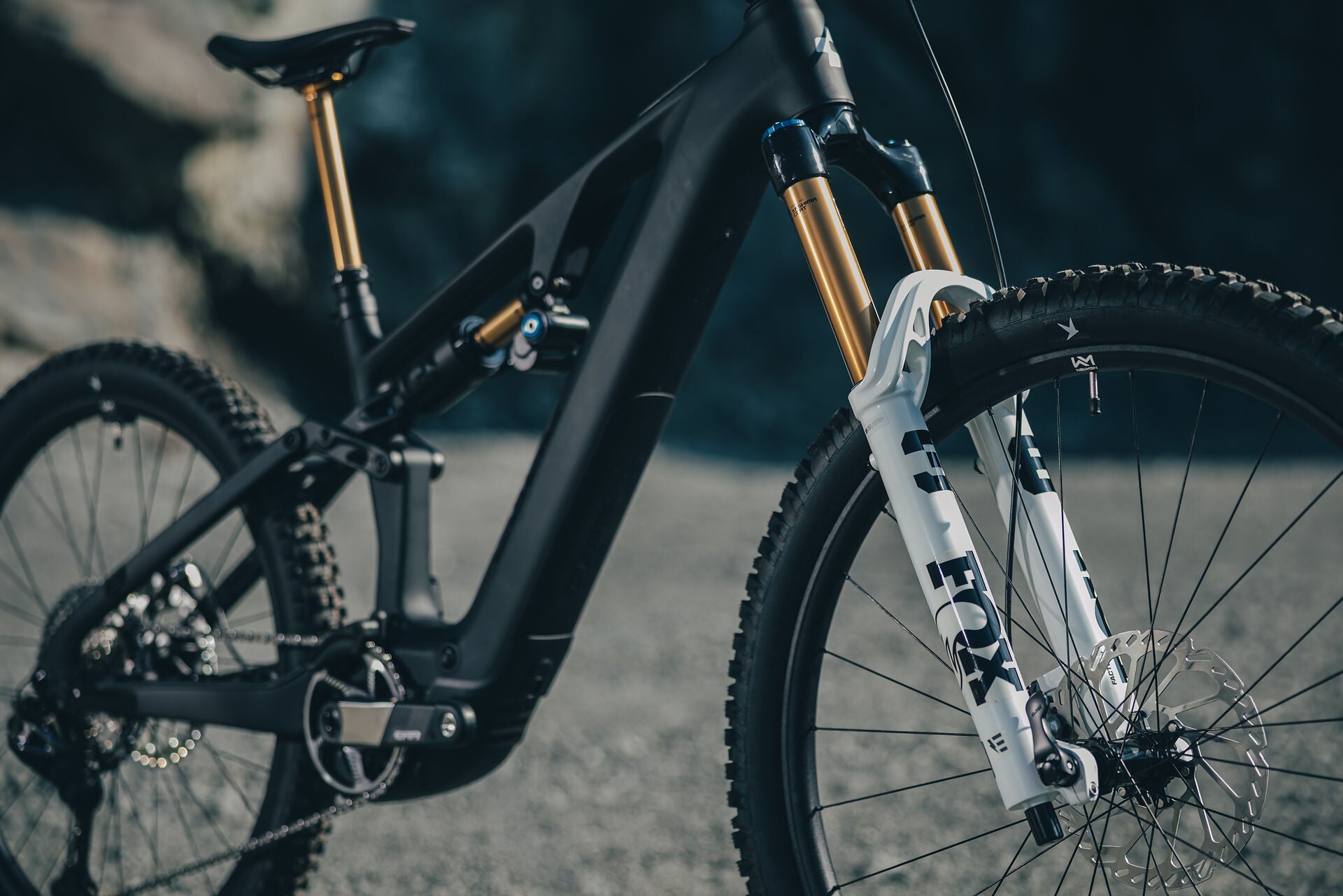 Cube AMS Hybrid 177 C:62 AT 600X carbon´n´white 2027 – E-Mountainbike Fully – Detailansicht 1