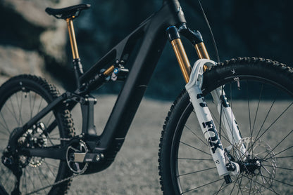 Cube AMS Hybrid 177 C:62 AT 600X carbon´n´white 2027 – E-Mountainbike Fully – Detailansicht 1