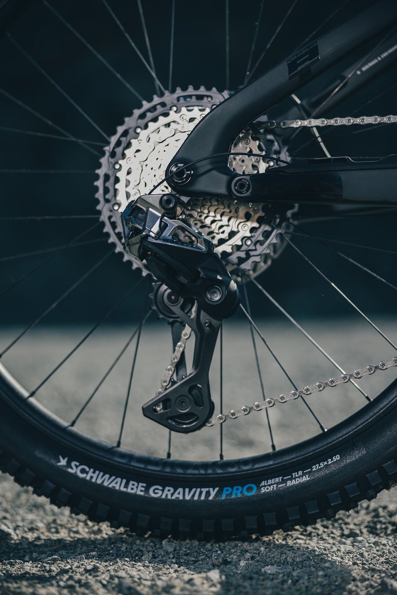 Cube AMS Hybrid 177 C:62 AT 600X carbon´n´white 2027 – E-Mountainbike Fully – Detailansicht 5