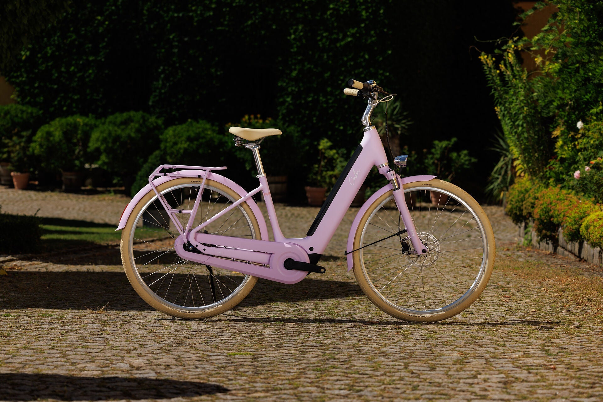 Cube Aruba Hybrid 600 cottoncandy´n´creme Easy Entry 2027 – E-Trekkingrad – Seitenansicht 1