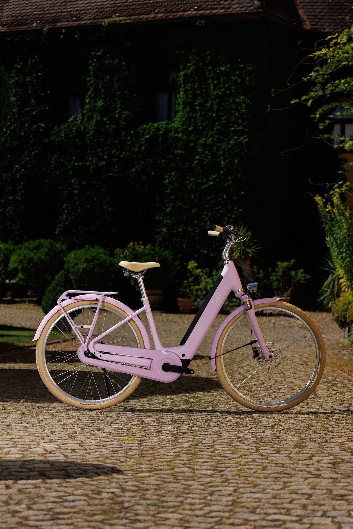 Cube Aruba Hybrid 600 cottoncandy´n´creme Easy Entry 2027 – E-Trekkingrad – Seitenansicht 2