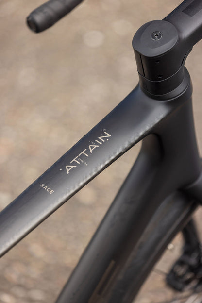 Cube Attain C:62 Race carbon´n´coalchrome 2027 – Rennrad – Detailansicht 2