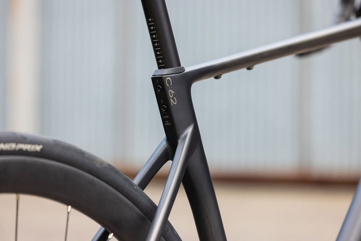 Cube Attain C:62 Race carbon´n´coalchrome 2027 – Rennrad – Detailansicht 3
