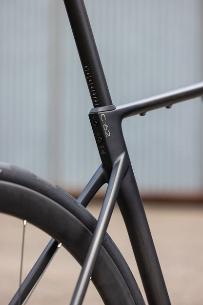 Cube Attain C:62 Race carbon´n´coalchrome 2027 – Rennrad – Detailansicht 4