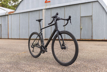 Cube Attain C:62 Race carbon´n´coalchrome 2027 – Rennrad – Seitenansicht 3