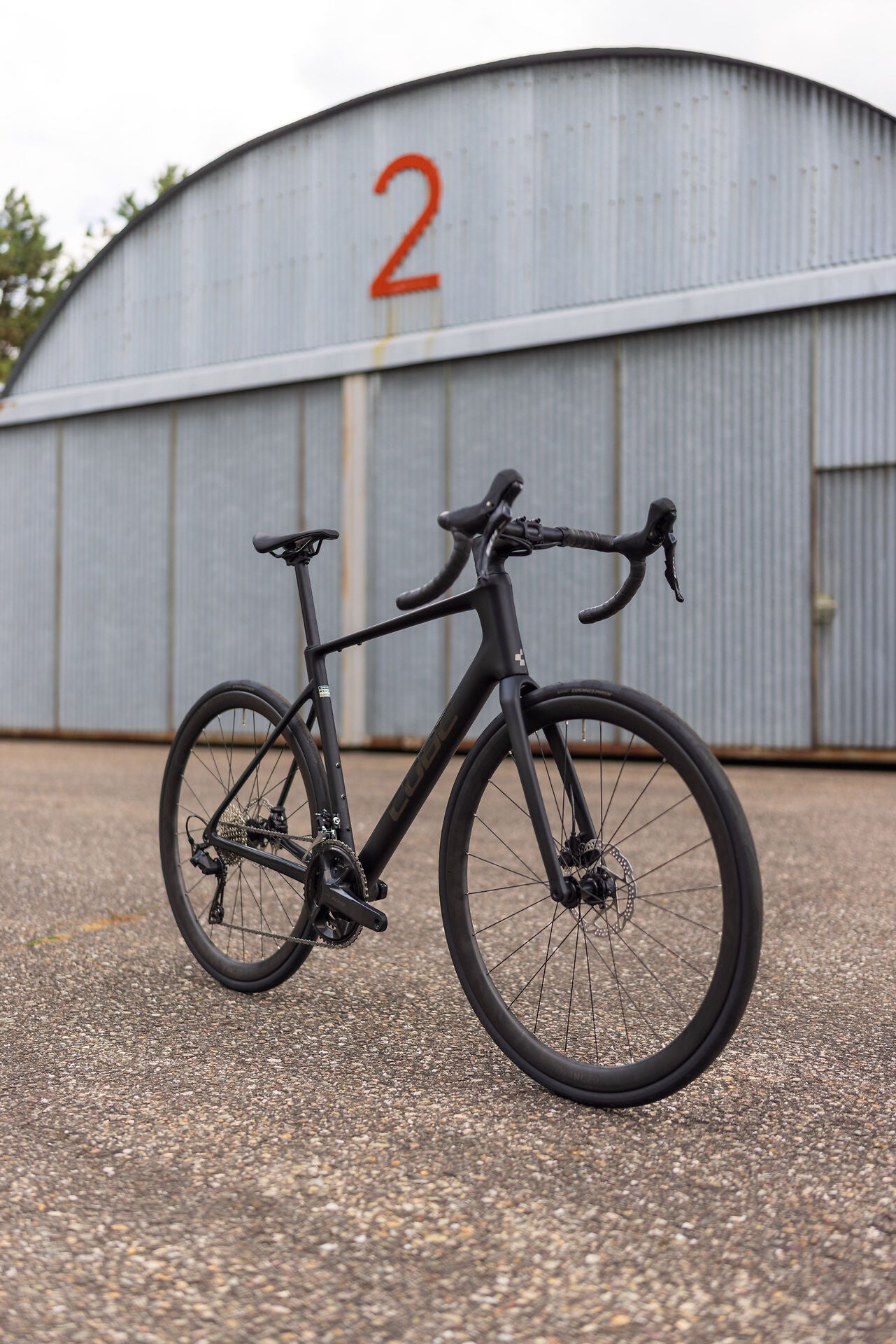 Cube Attain C:62 Race carbon´n´coalchrome 2027 – Rennrad – Seitenansicht 4