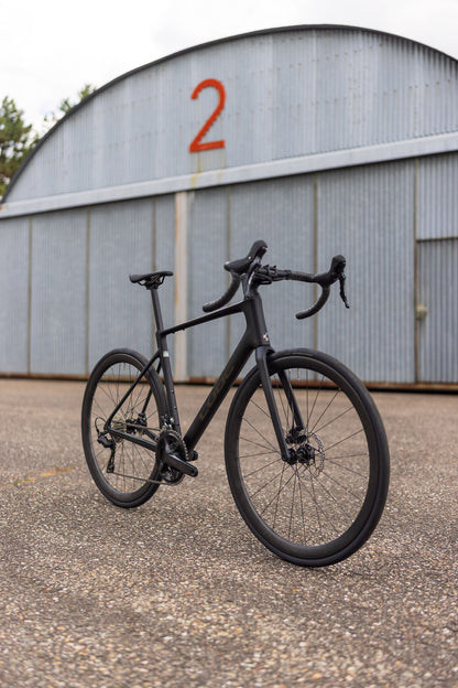 Cube Attain C:62 Race carbon´n´coalchrome 2027 – Rennrad – Seitenansicht 4