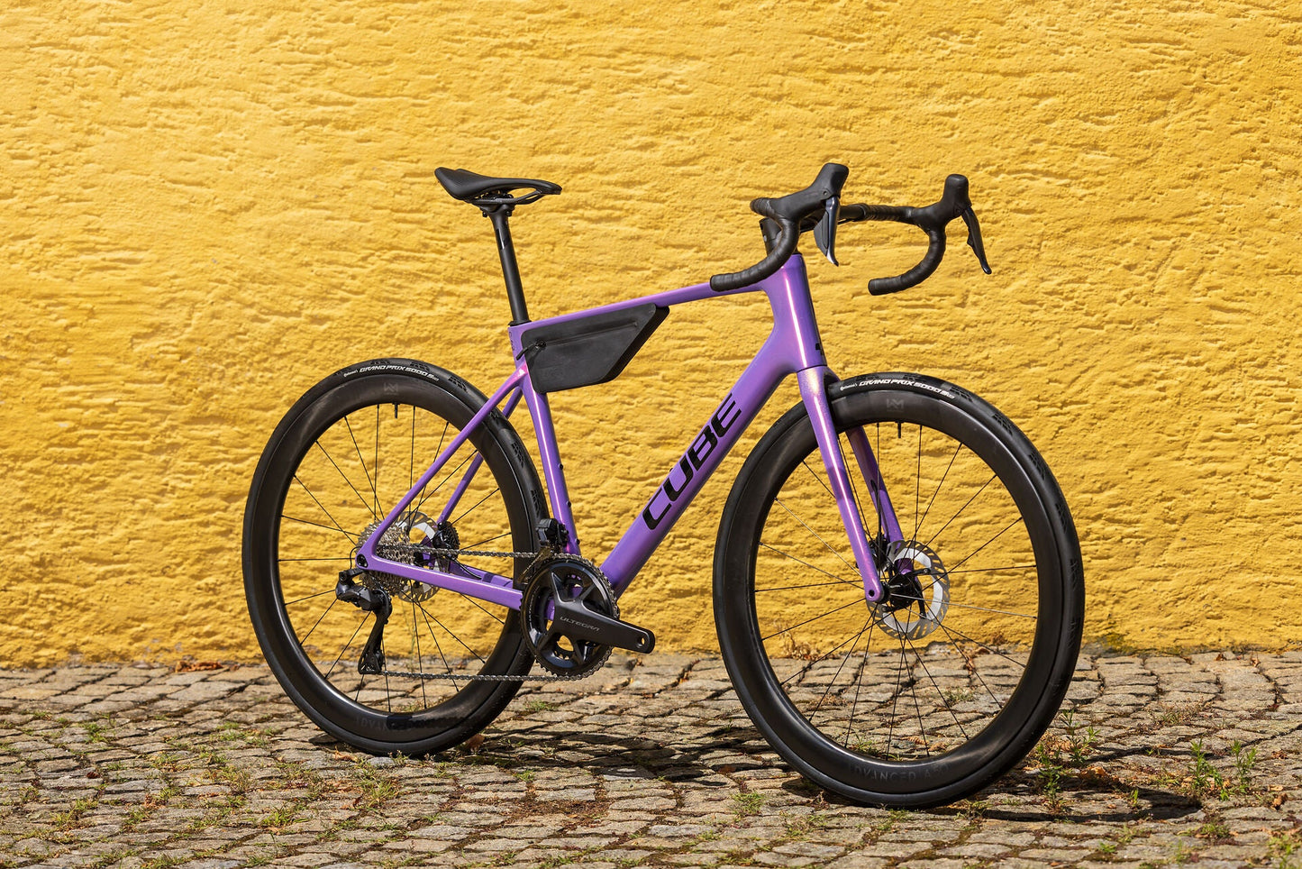 Cube Attain C:62 SLT cosmicpurple´n´black 2027 – Rennrad – Seitenansicht 1