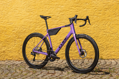 Cube Attain C:62 SLT cosmicpurple´n´black 2027 – Rennrad – Seitenansicht 1