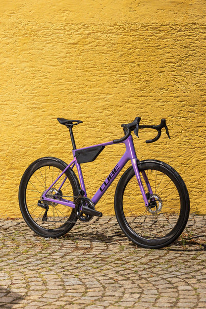Cube Attain C:62 SLT cosmicpurple´n´black 2027 – Rennrad – Seitenansicht 2