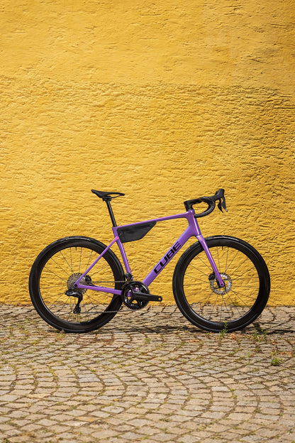 Cube Attain C:62 SLT cosmicpurple´n´black 2027 – Rennrad – Seitenansicht 4