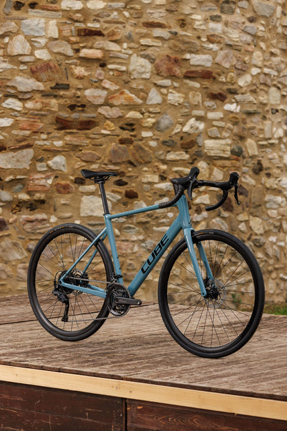 Cube Attain Pro surfblue´n´black 2027 – Rennrad – Seitenansicht 4