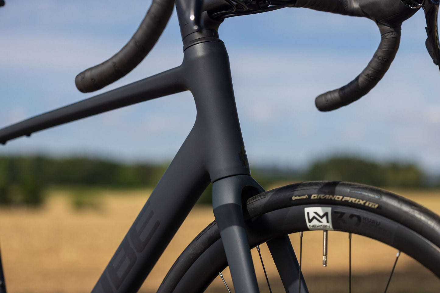 Cube Attain SLX black´n´chrome 2027 – Rennrad – Detailansicht 1