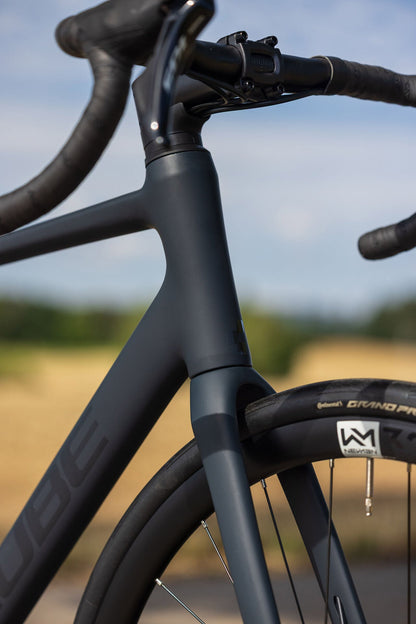 Cube Attain SLX black´n´chrome 2027 – Rennrad – Detailansicht 2