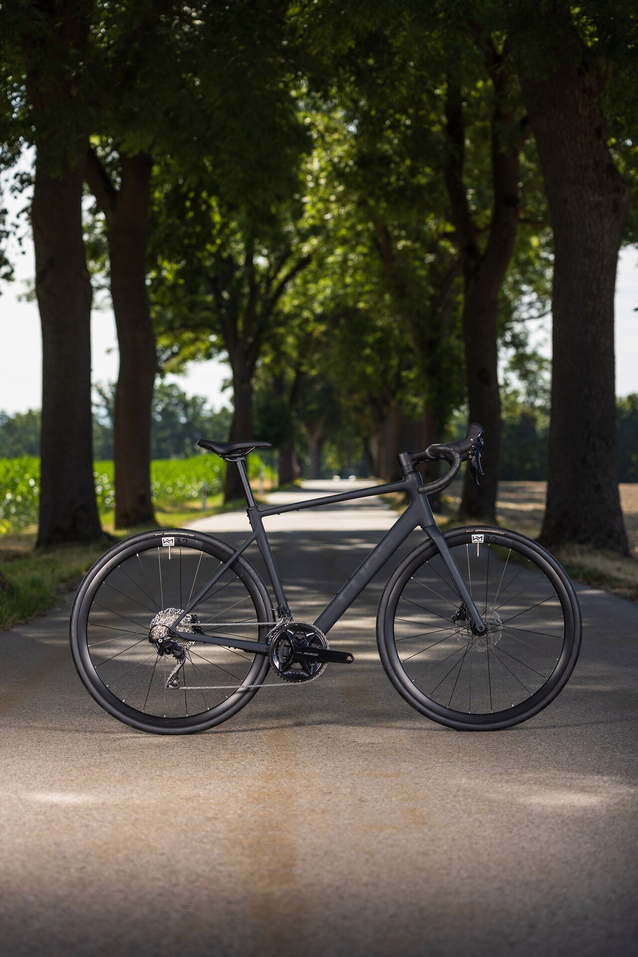 Cube Attain SLX black´n´chrome 2027 – Rennrad – Seitenansicht 2