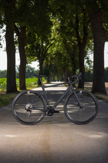 Cube Attain SLX black´n´chrome 2027 – Rennrad – Seitenansicht 2