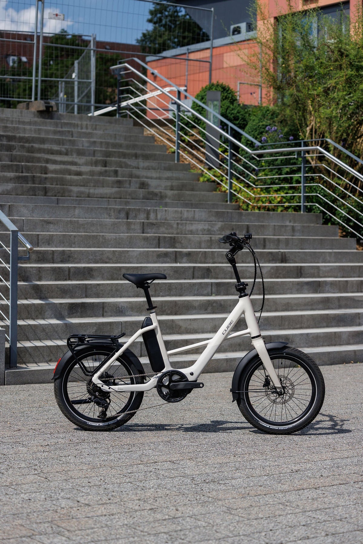 Cube Compact Hybrid 540 cotton´n´reflex 2027 – E-Citybike – Seitenansicht 2