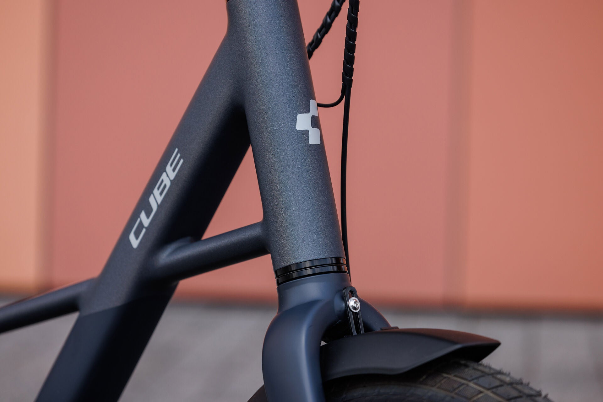 Cube Compact Hybrid Deluxe 540 nightsky´n´grey 2027 – E-Citybike – Detailansicht 3