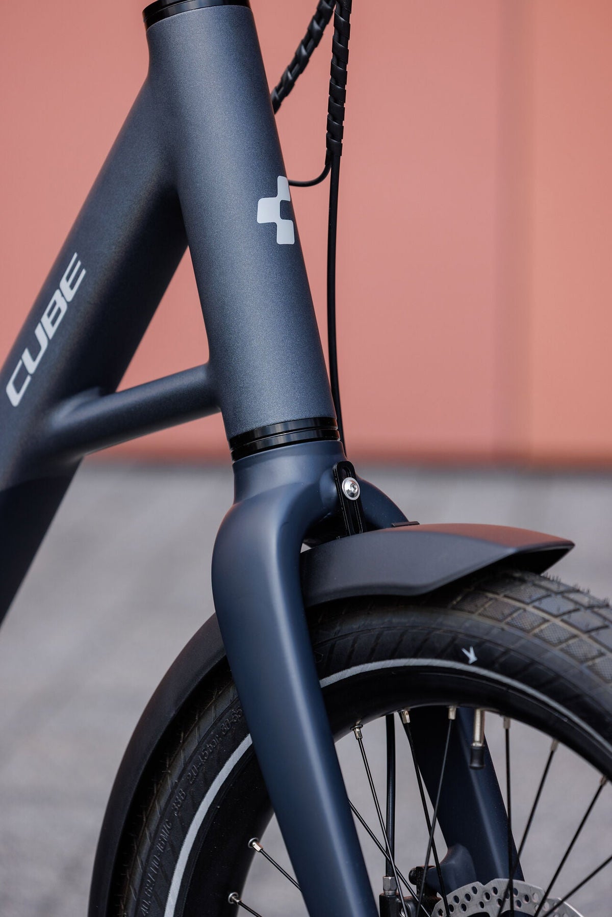 Cube Compact Hybrid Deluxe 540 nightsky´n´grey 2027 – E-Citybike – Detailansicht 4