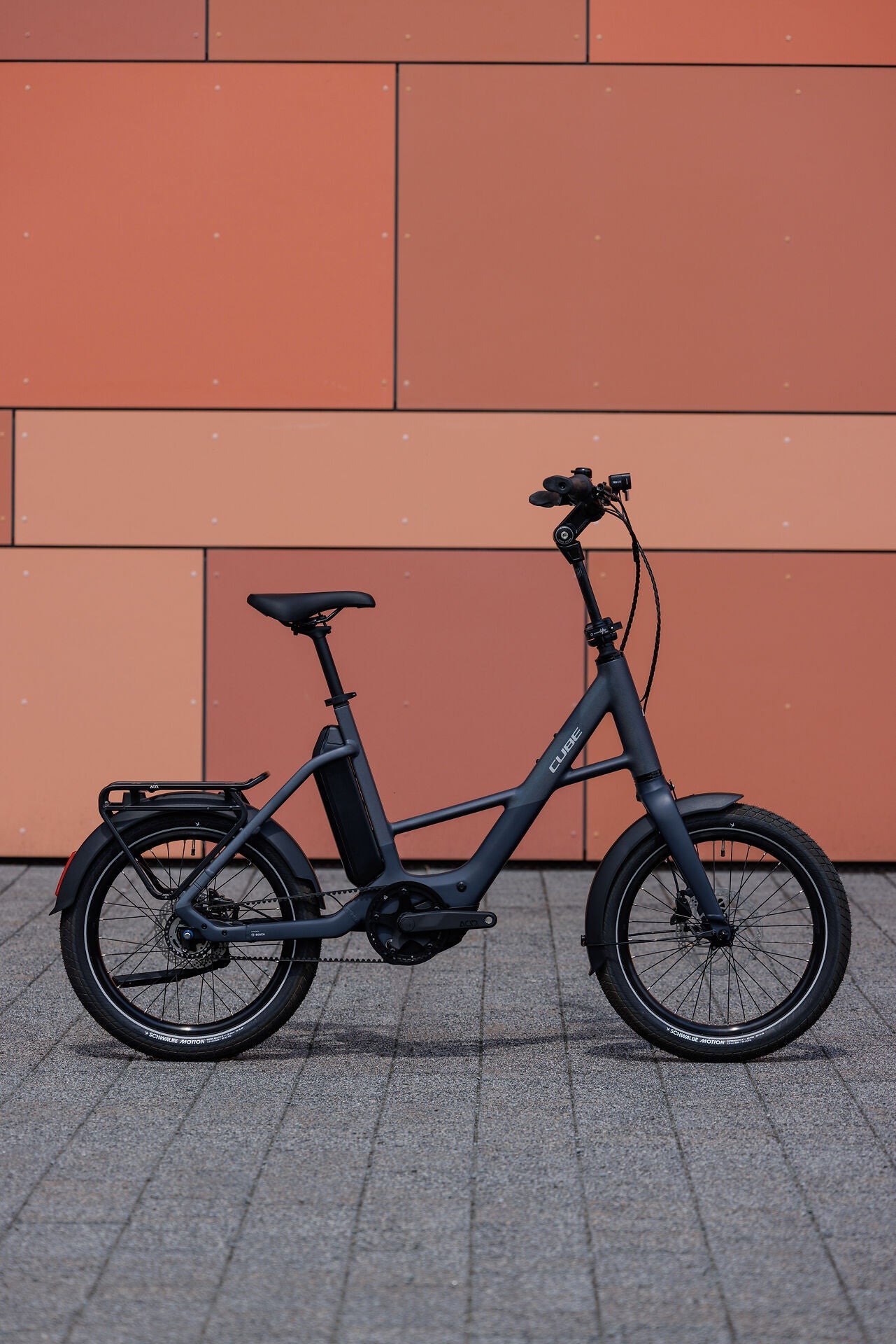 Cube Compact Hybrid Deluxe 540 nightsky´n´grey 2027 – E-Citybike – Seitenansicht 1