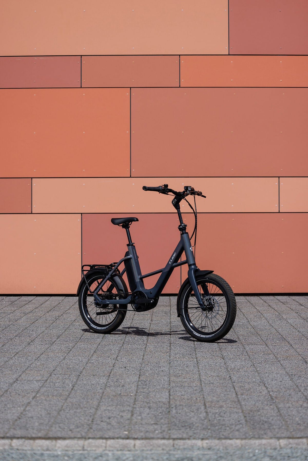 Cube Compact Hybrid Deluxe 540 nightsky´n´grey 2027 – E-Citybike – Seitenansicht 4