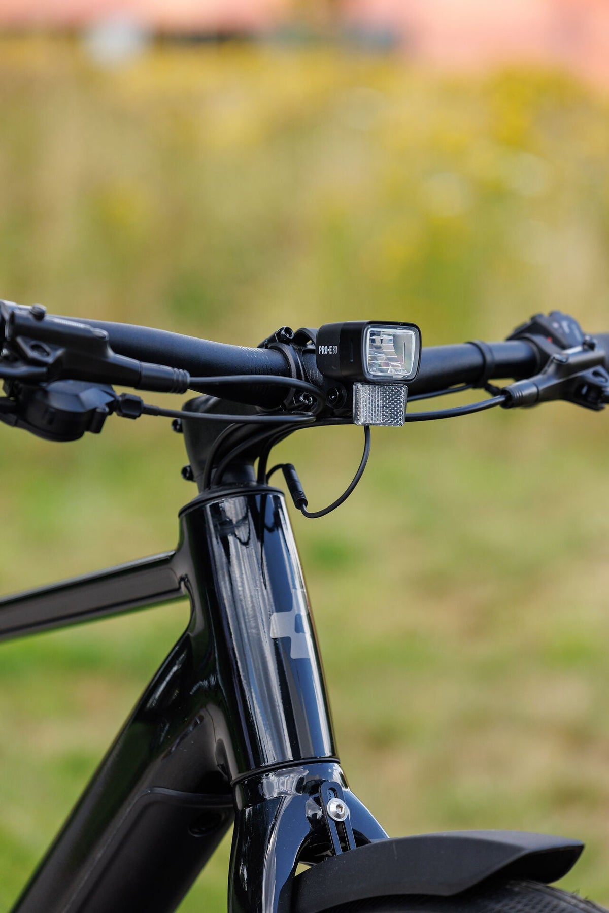 Cube Editor Hybrid ONE 360 FE black´n´irongrey 2027 – E-Citybike – Detailansicht 2