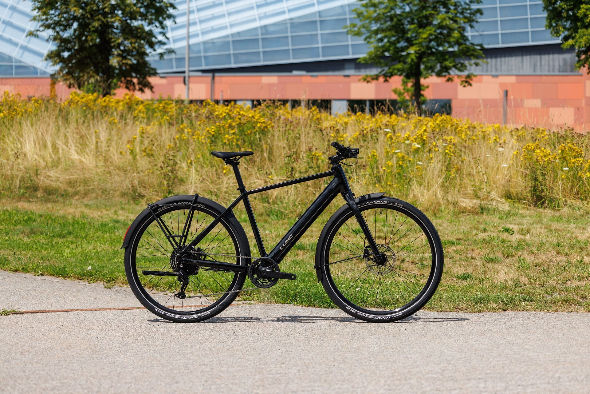 Cube Editor Hybrid ONE 360 FE black´n´irongrey 2027 – E-Citybike – Seitenansicht 1