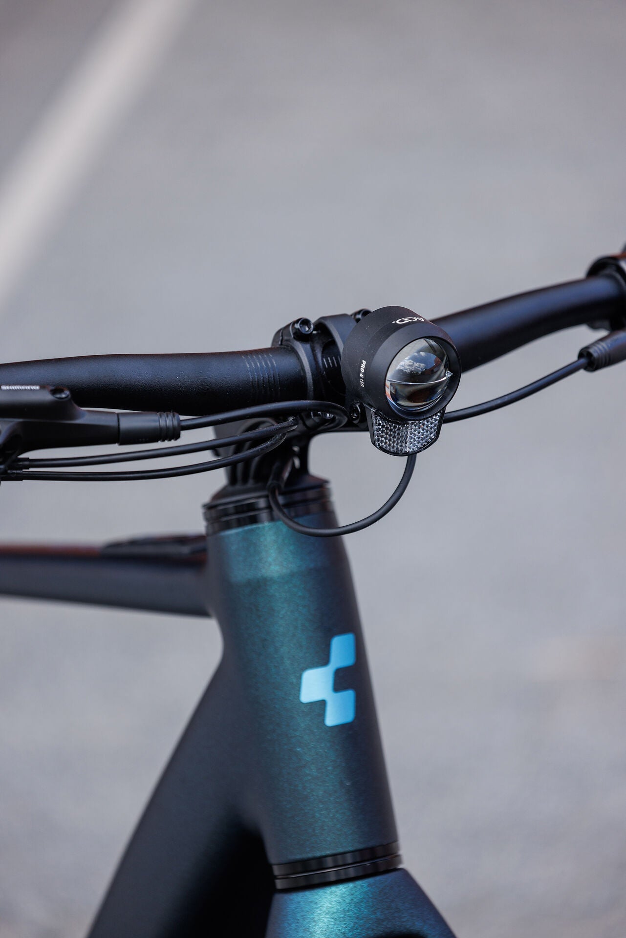 Cube Editor Hybrid SLX 400X FE glitterteal´n´black 2027 – E-Citybike – Detailansicht 2