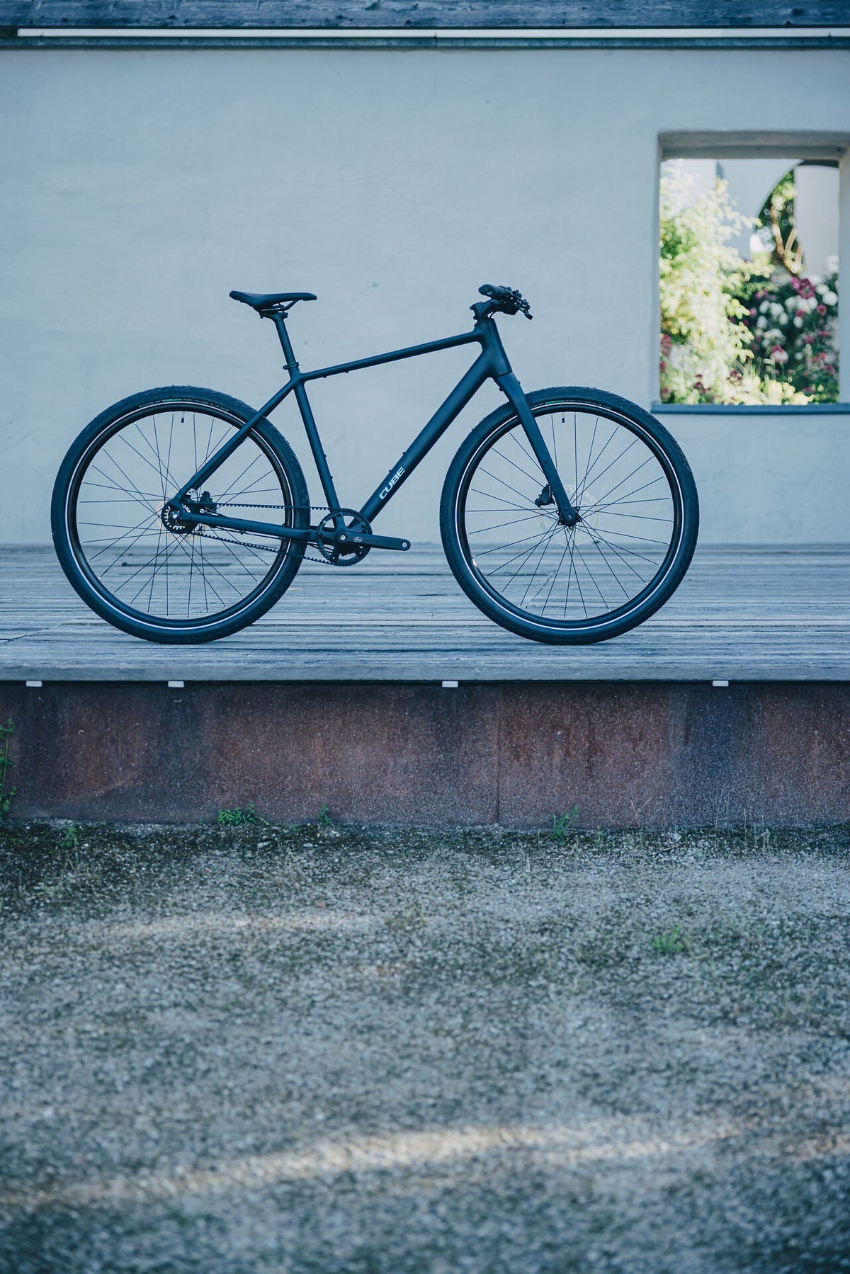 Cube Editor Pro night´n´chrome 2027 – Citybike – Seitenansicht 2