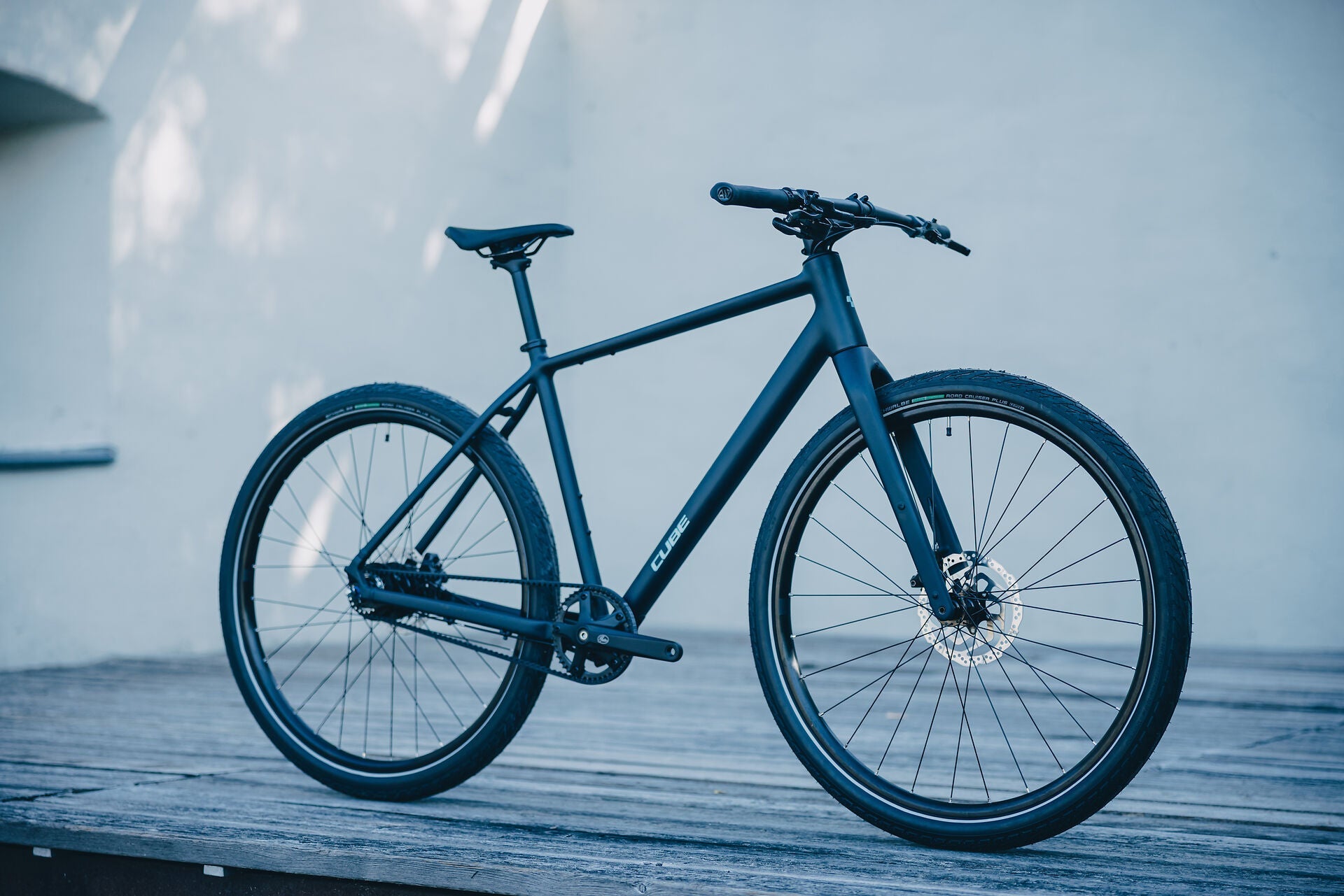 Cube Editor Pro night´n´chrome 2027 – Citybike – Seitenansicht 3